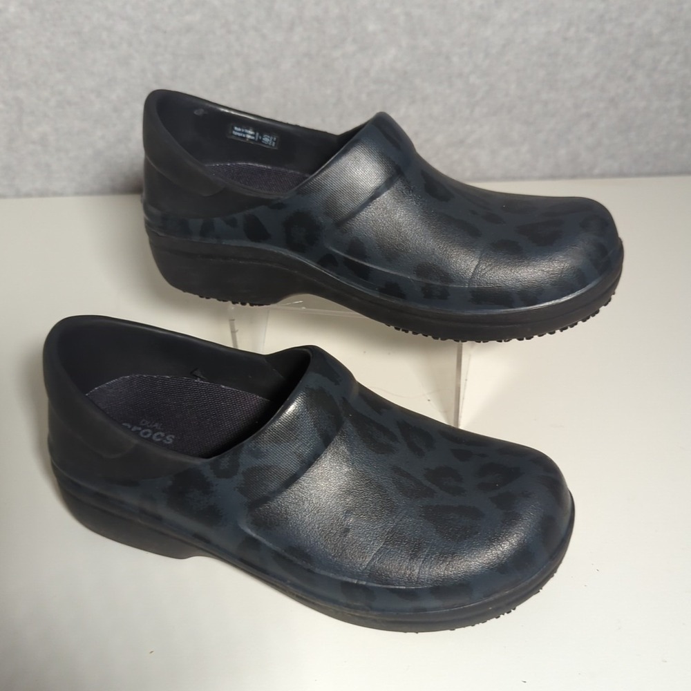 Womens Crocs Neria Pro II Clogs Black Gray Slip On Leopard Print Comfort Shoes 4